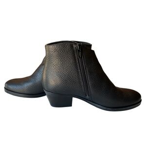 Clarks Mila Myth Ankle Boots, Black Pebbled Leather, Size 6, Block Heel, EUC
